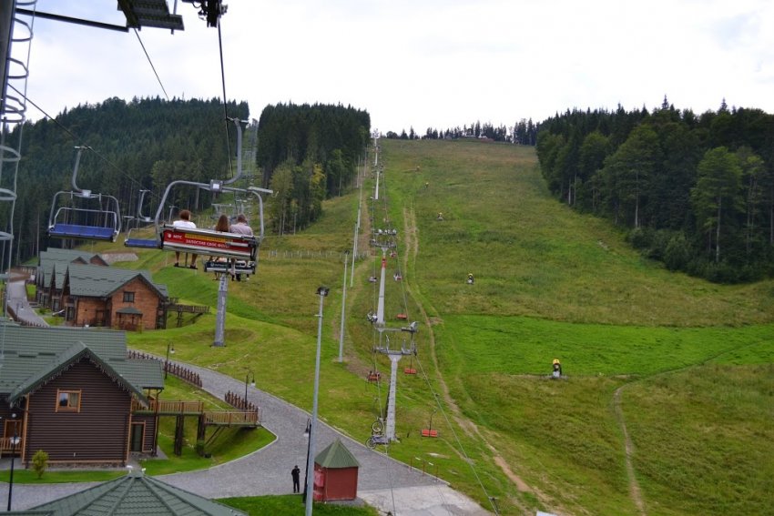 Фото достопримечательностей Карпат и Закарпатья: На канатной дороге над Буковелем