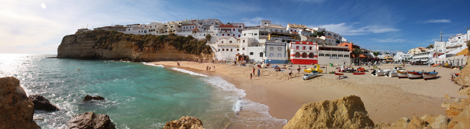 Фото достопримечательностей Португалии: Пляж в местечке Carvoeiro