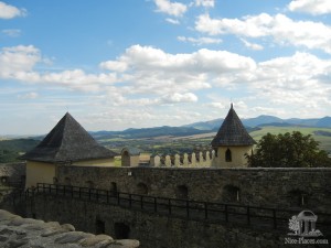 Уже с нижних галерей открывается живописный вид (Словакия)