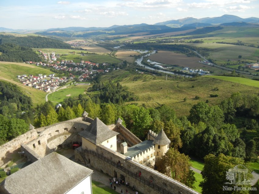 Фото достопримечательностей Словакии: Вид с обзорной башни открывается на много километров вдаль