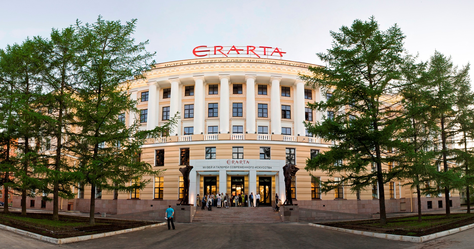 Фото достопримечательностей Санкт-Петербурга и области: Здание музея и галерей современного искусства Эрарта в Санкт-Петербурге 