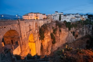 Ущелье Ронды в ночной подсветке (Испания)