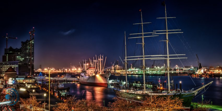 Фото достопримечательностей Германии: Парусник Rickmer Rickmers в порту Гамбурга