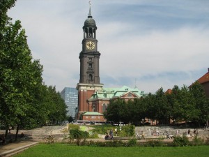 Церковь Святого Михаила увенчана самыми большими в Германии башенными часами  (Германия)