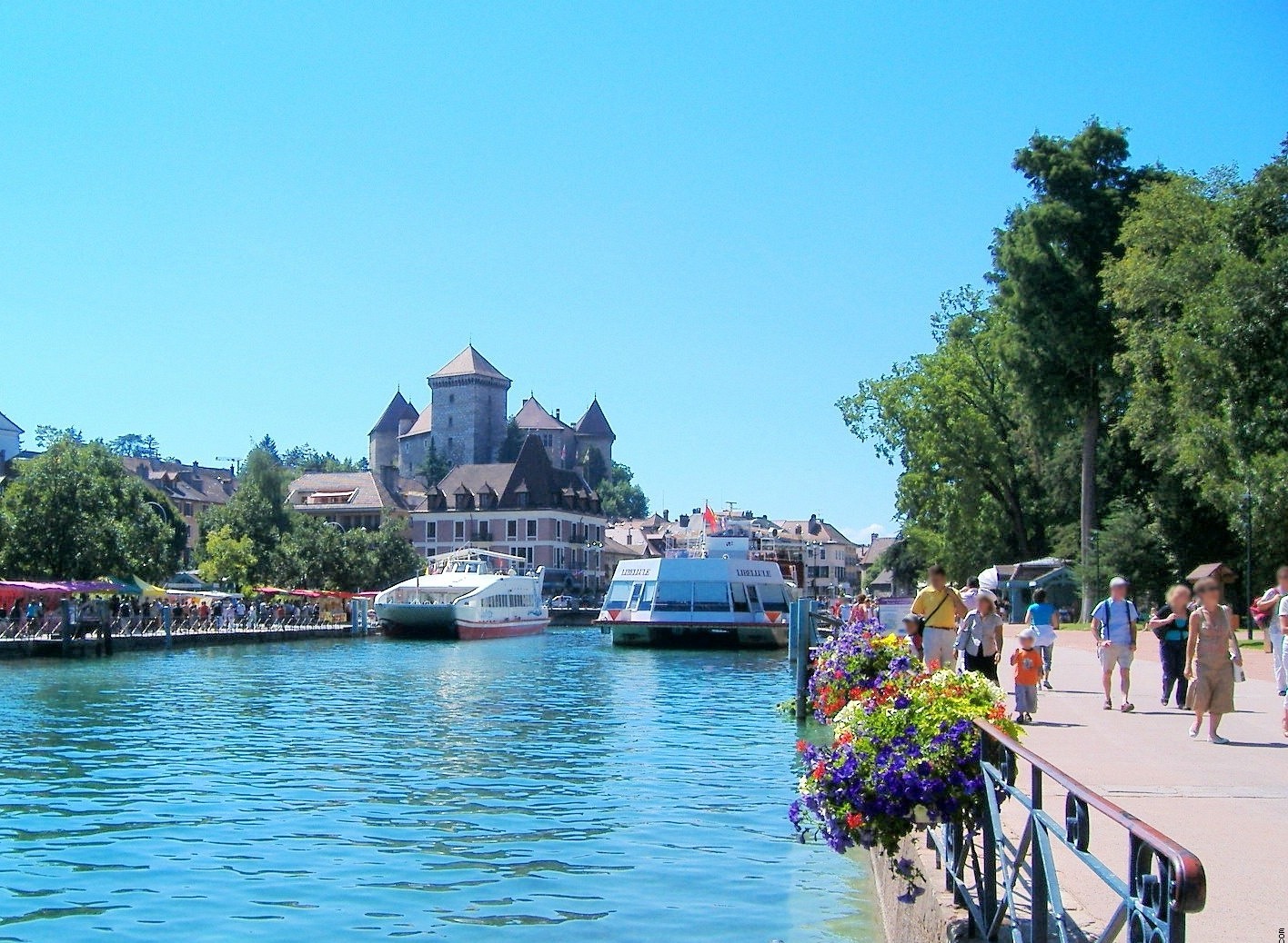 Фото достопримечательностей Франции: Замок графов Женевских в Анси