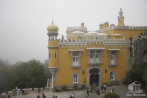 Часть дворца Пена, почти весь он выполнен в мавританском средневековом стиле (Португалия)