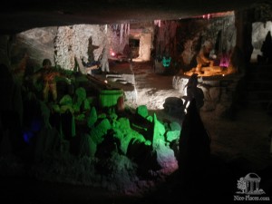 Камера с гномиками, символизирующих подземную жизнь копей (Польша)