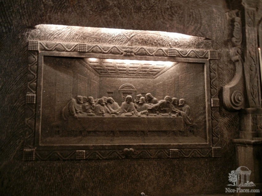 Фото достопримечательностей Польши: Фреска "Тайная вечеря" высеченная в солевой породе в часовне Святой Кинги