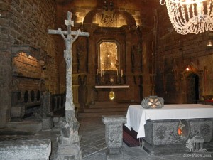 Алтарь в часовне святой Кинги (Польша)