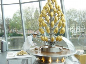 Шоколадный фонтан в кельнском музее шоколада