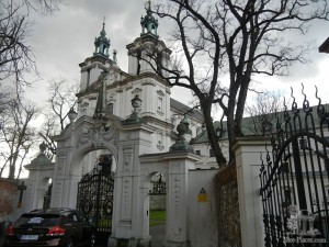 Храм на Скалке находится почти у набережной  (Польша)