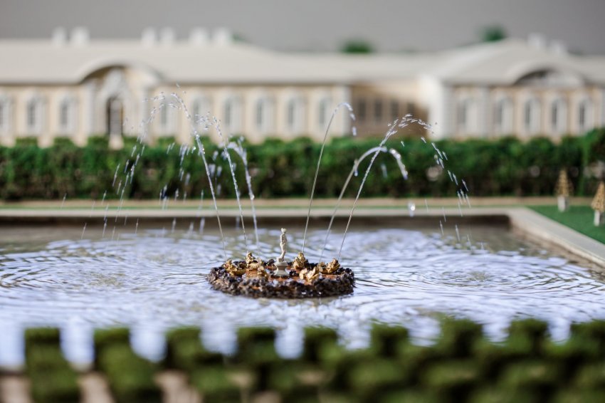 Фото достопримечательностей Санкт-Петербурга и области: Все фонтаны макета действующие