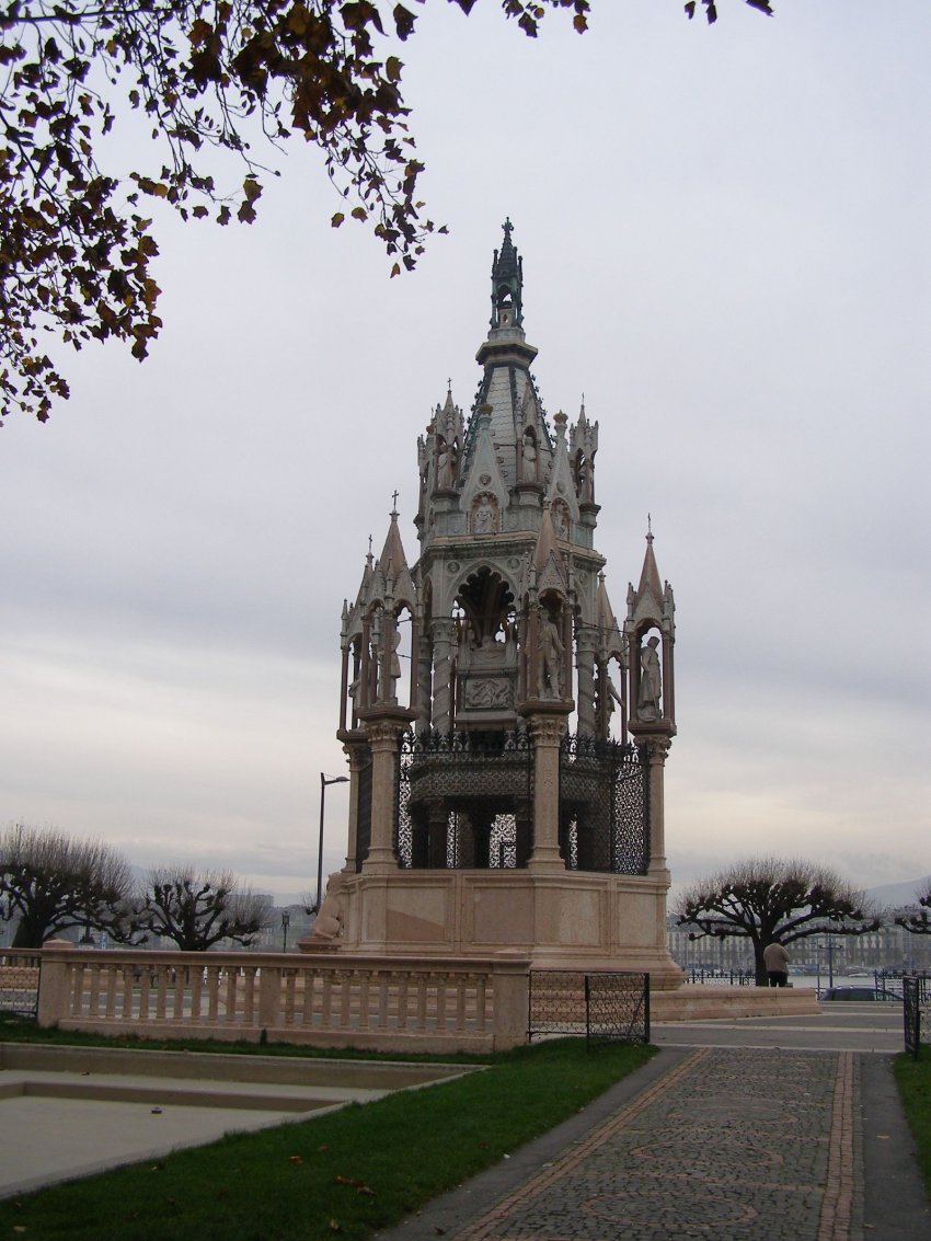 Фото достопримечательностей Швейцарии: Гробница герцога Брауншвейгского на берегу Женевского озера