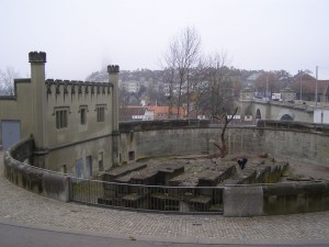 Берн, медвежья яма Беренграбен - место, где обитают настоящие медведи (Швейцария)