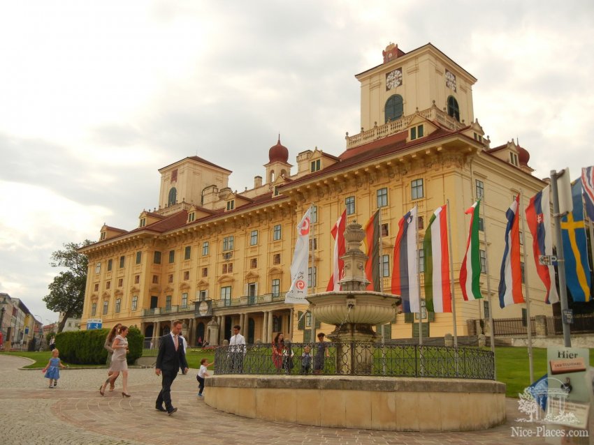 Фото достопримечательностей Австрии: Место резиденции Эстерхази – прекрасный княжеский замок, один из самых красивых дворцов Австрии