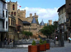 Позднеготическая крепость короля Карла Благородного в Олите (Испания)