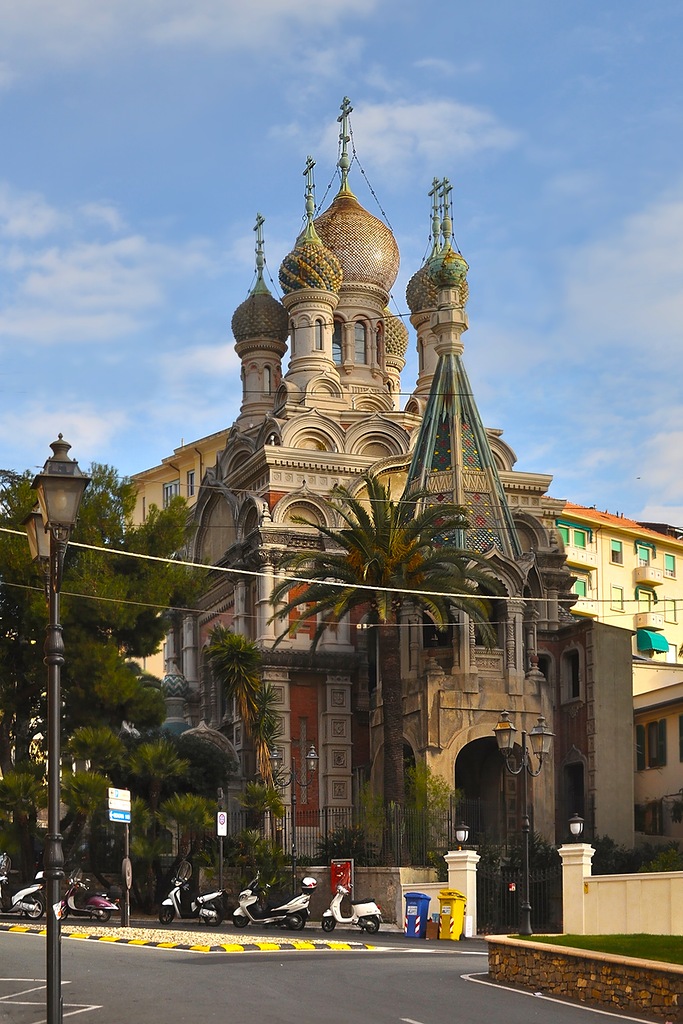 Фото достопримечательностей других стран Европы: Храм Христа спасителя в Сан-Ремо