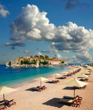 Отдых с видом на остров Свети-Стефан (Черногория)