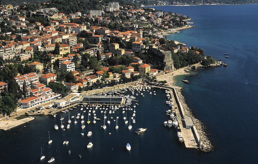 Фото достопримечательностей Черногории: Херцег-Нови с высоты птичьего полета