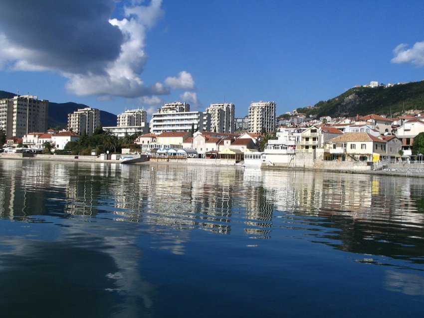 Фото достопримечательностей Черногории: "Здравница" Черногории &mdash; селение Игало