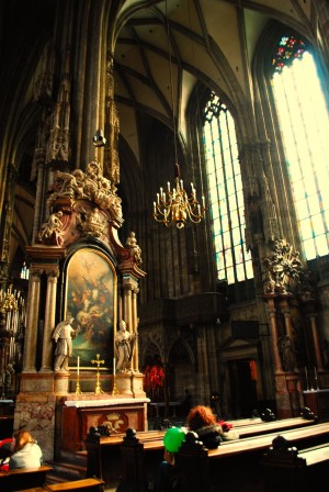 Алтарь в храме Stephansdom (Вена)