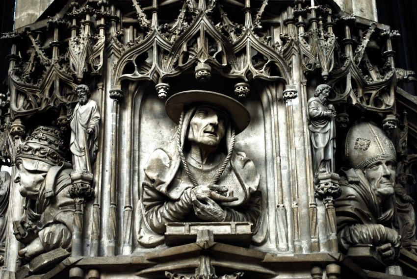 Фото достопримечательностей Вены: Лепнина и скульптуры в оформлении собора Святого Стефана