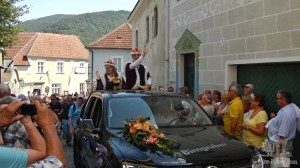 Абрикосовые король и принцесса в конце шествия (Австрия)