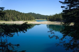 Черное озеро в парке Дурмитор (Черногория)
