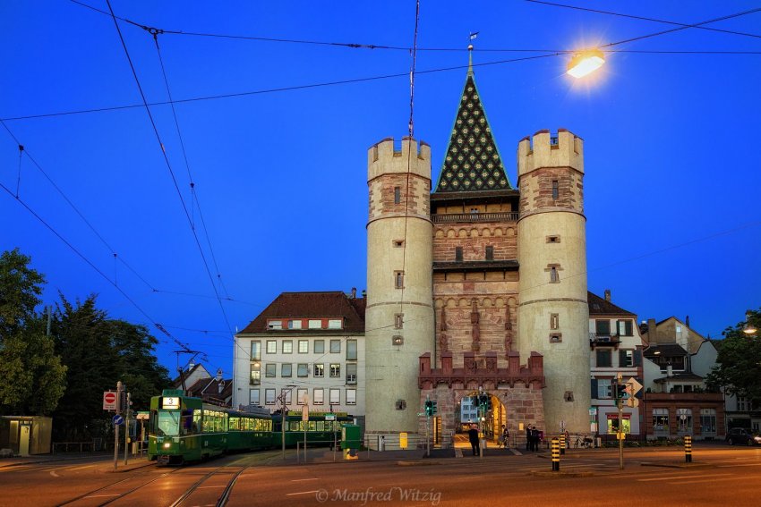 Фото достопримечательностей Швейцарии: Ворота Шпалентор, фасад