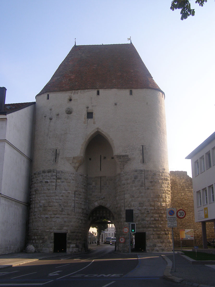 Фото достопримечательностей Австрии: Знаменитые Венские ворота Хайнбурга