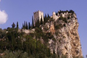 Руины замка Арко (Италия)