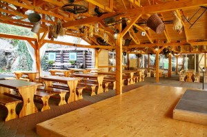 Ресторан "Фольклорный сад" работает и летом (Чехия)