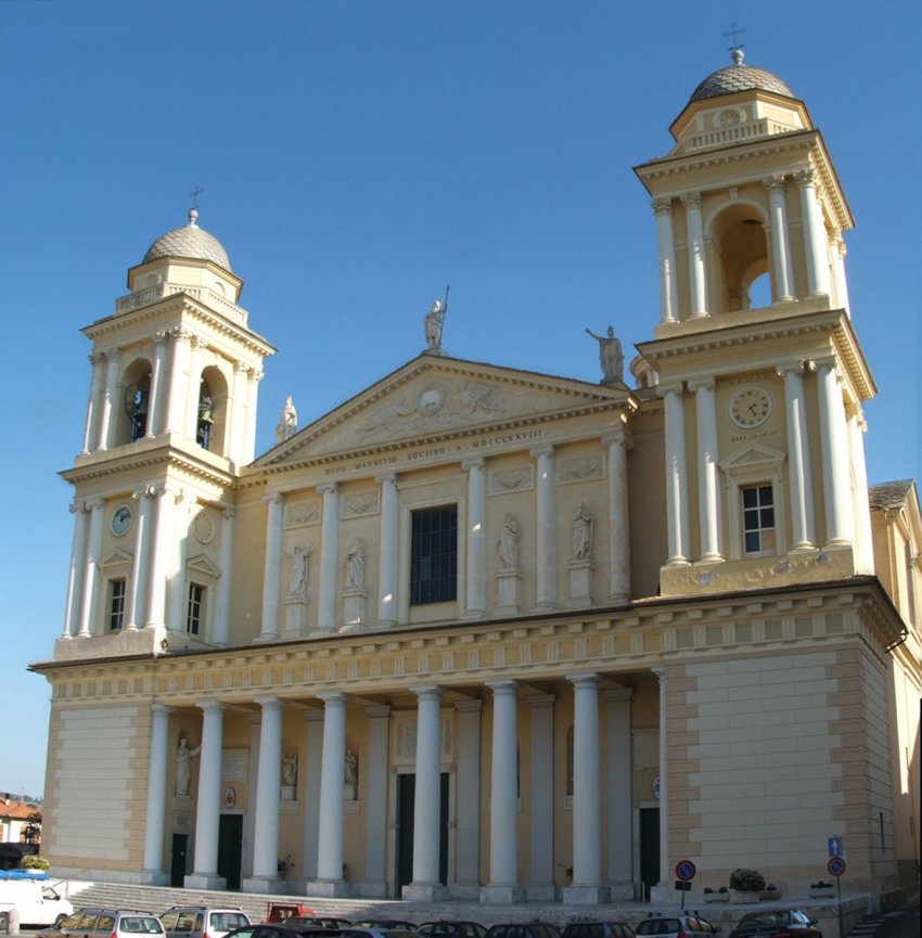 Фото достопримечательностей Италии: Собор святого Маврикия в Порто-Маурицио &mdash; одном из районов города Империя