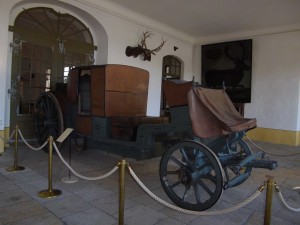 Старинная карета у входа в замок (Германия)