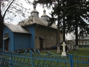 Старинная Вознесенская церковь в Лужанах (Карпаты и Закарпатье)