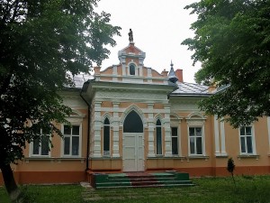 Один из старейших дворцов Буковины - усадьба Манеску в деревне Чертория (Карпаты и Закарпатье)