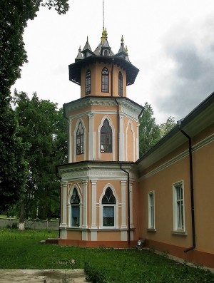 Изящная башенка дворца, ныне превращенного в лечебницу. Селение Чертория (Карпаты и Закарпатье)