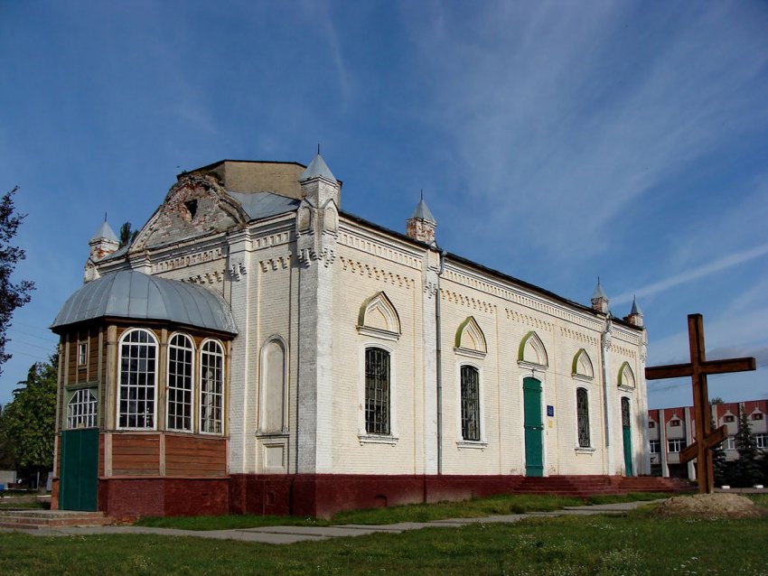 Фото достопримечательностей Чернигова и Черниговской области: В городке Короп есть множество интересных достопримечательностей. Например, Феодосиевская церковь, построенная в 1880 году и ныне превращенная в музей