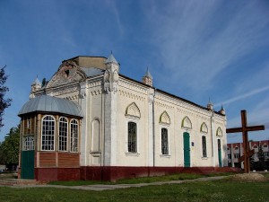 В городке Короп есть множество интересных достопримечательностей. Например, Феодосиевская церковь, построенная в 1880 году и ныне превращенная в музей (Чернигов и область)