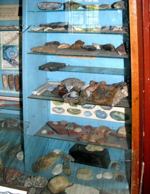 Каменные артефакты, найденные на раскопках Мезинской стоянки (Чернигов и область)