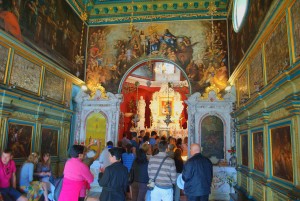 Чудотворная икона в храме на острове Богородицы скал (Черногория)