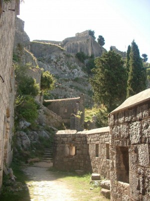 Начало подъема к крепости святого Иоанна (Черногория)