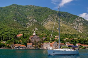 Живописная набережная Котора (Черногория)