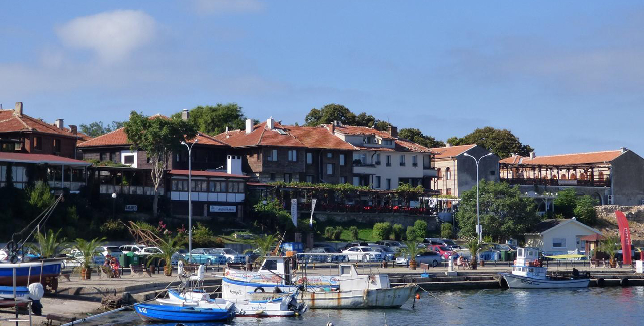 Фото достопримечательностей других стран Европы: Солнечный Несебр. Вид на город с причала