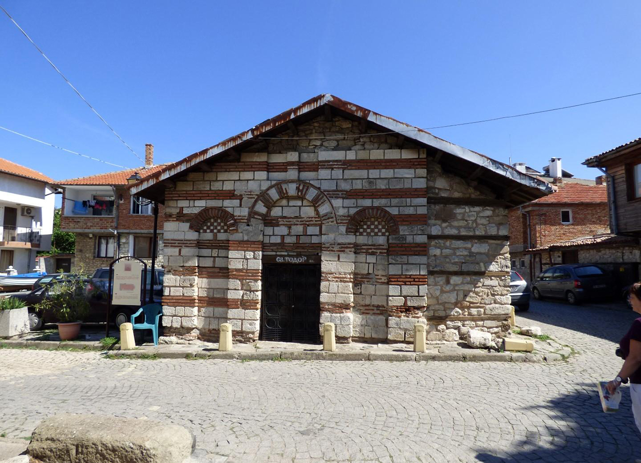 Фото достопримечательностей других стран Европы: Храм святого Тодора &mdash; небольшой и компактный, как многие церкви в старом Несебре