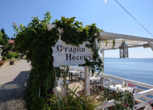 Живописный ресторанчик на набережной (Разное)