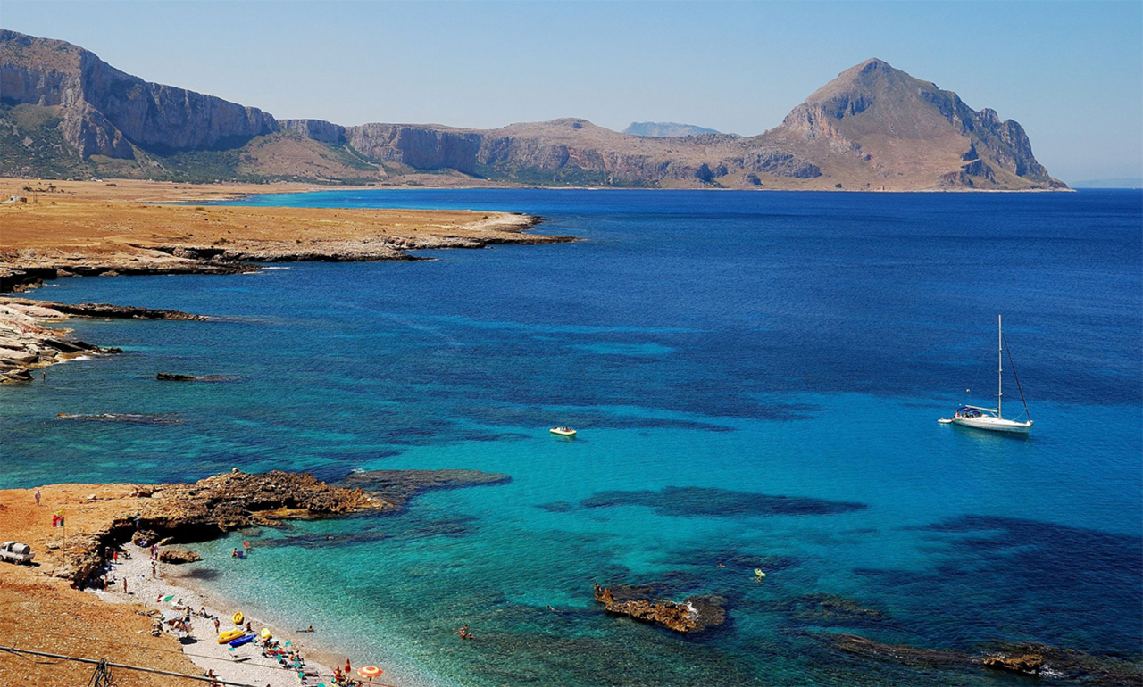 Фото достопримечательностей Италии: Живописный остров Салина идеально подходит для семейного отдыха