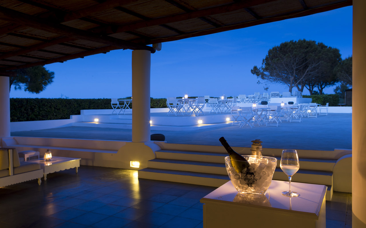 Фото достопримечательностей Италии: Охлажденная бутылочка мальвазии ждет дорогих гостей