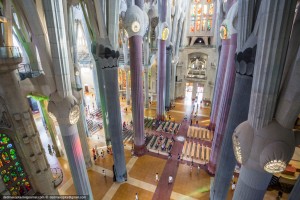 Саграда Фамилиа, вид внутри храма поражает так же как и снаружи (Барселона)