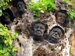 Одно из уличных произведений искусства в Хенальгуасиле (Испания)